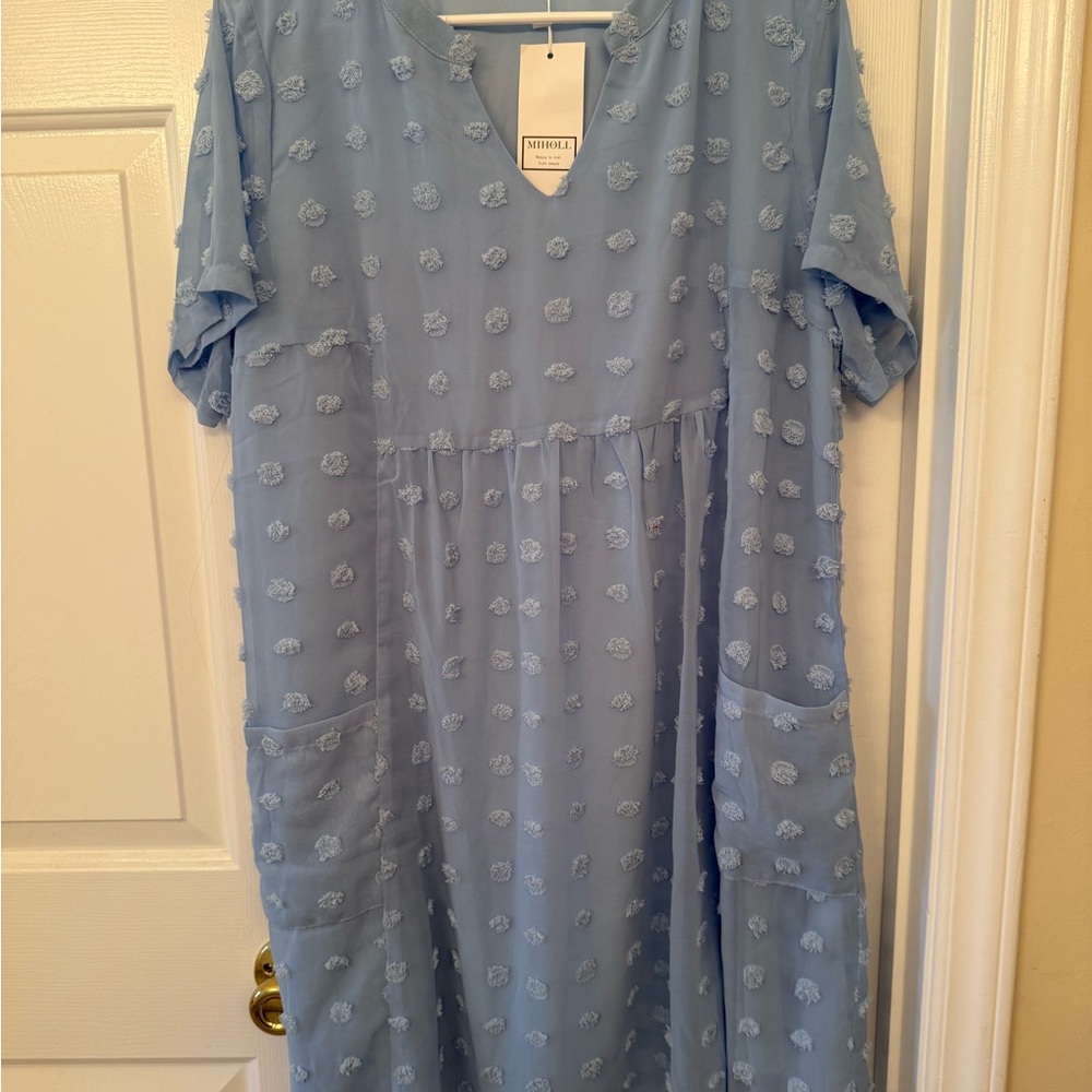 Chic Blue Midi Dress with Elegant Silhouette